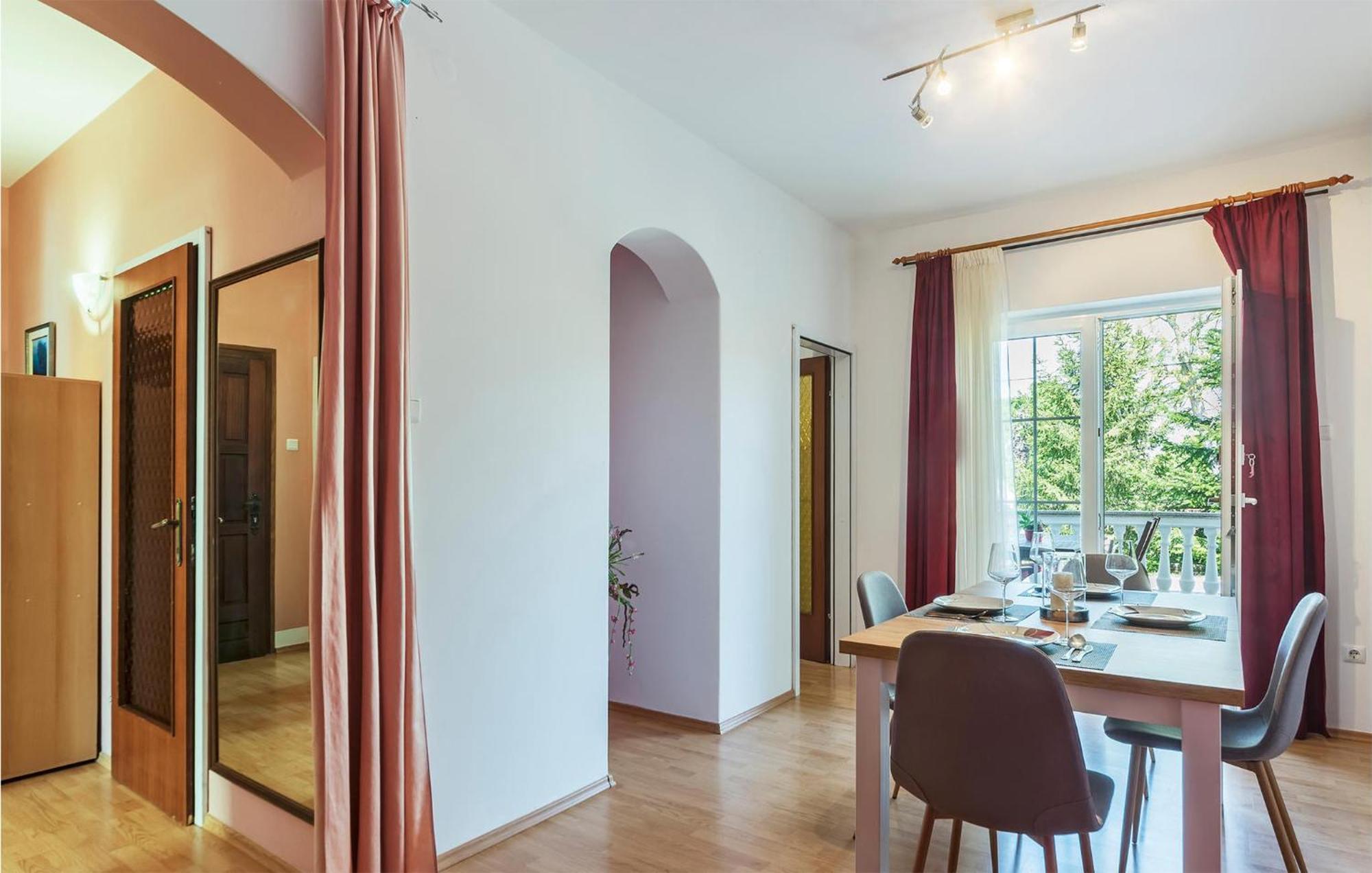 2 Bedroom Beautiful Apartment In Valtura Exteriér fotografie