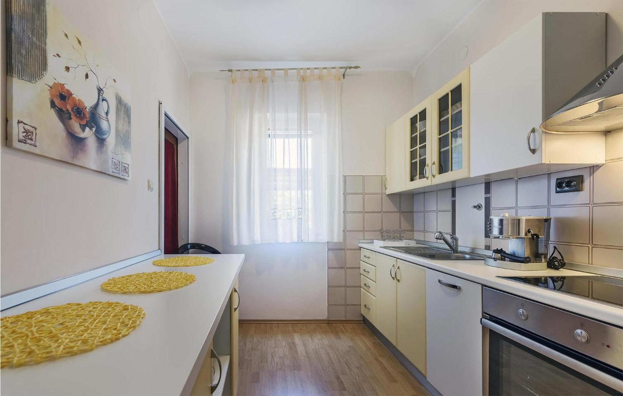 2 Bedroom Beautiful Apartment In Valtura Exteriér fotografie