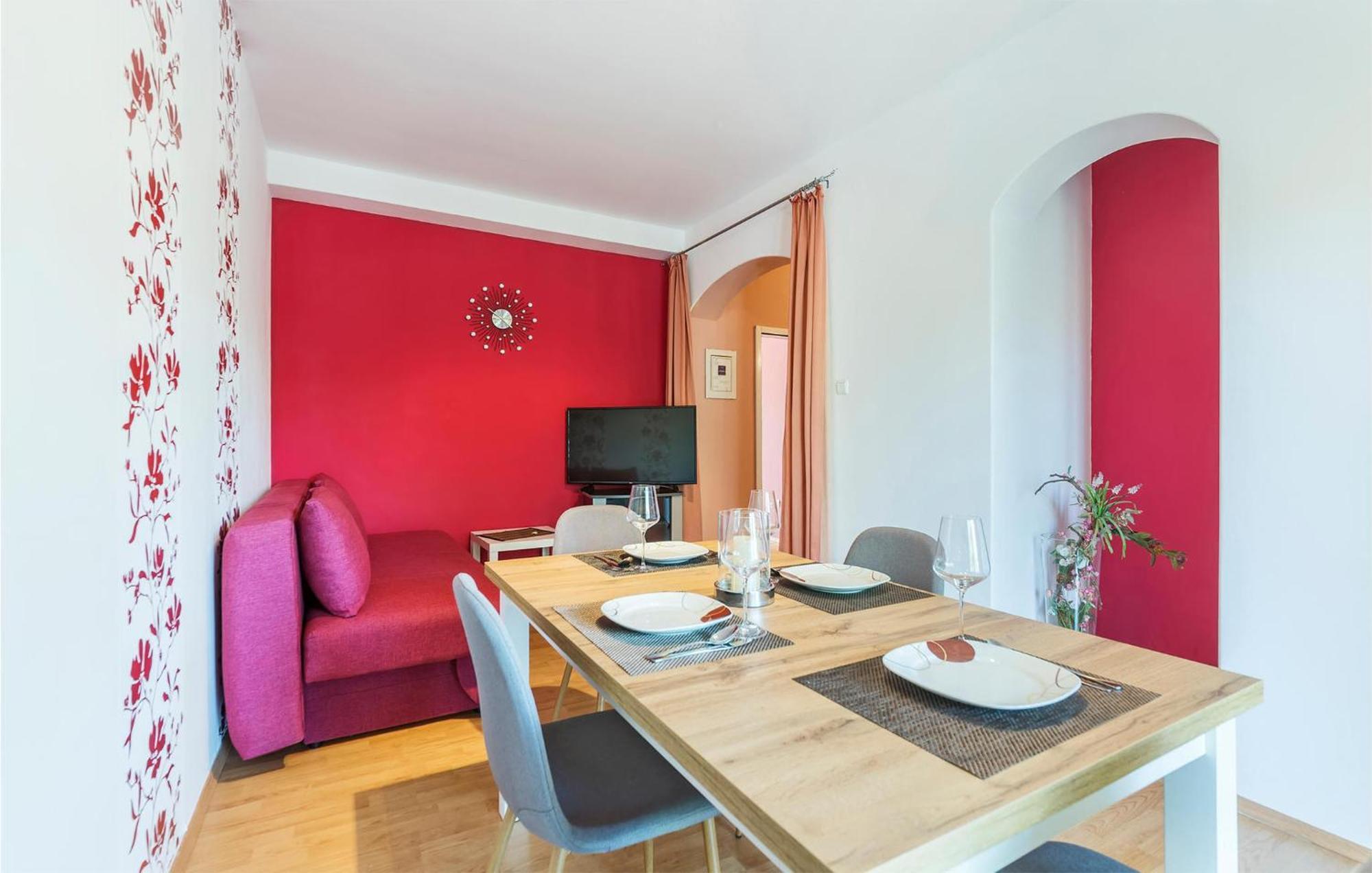 2 Bedroom Beautiful Apartment In Valtura Exteriér fotografie