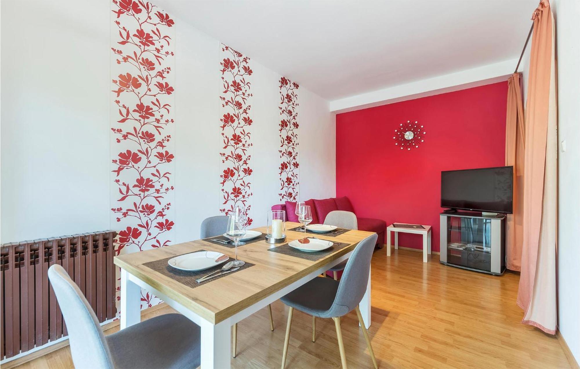 2 Bedroom Beautiful Apartment In Valtura Exteriér fotografie