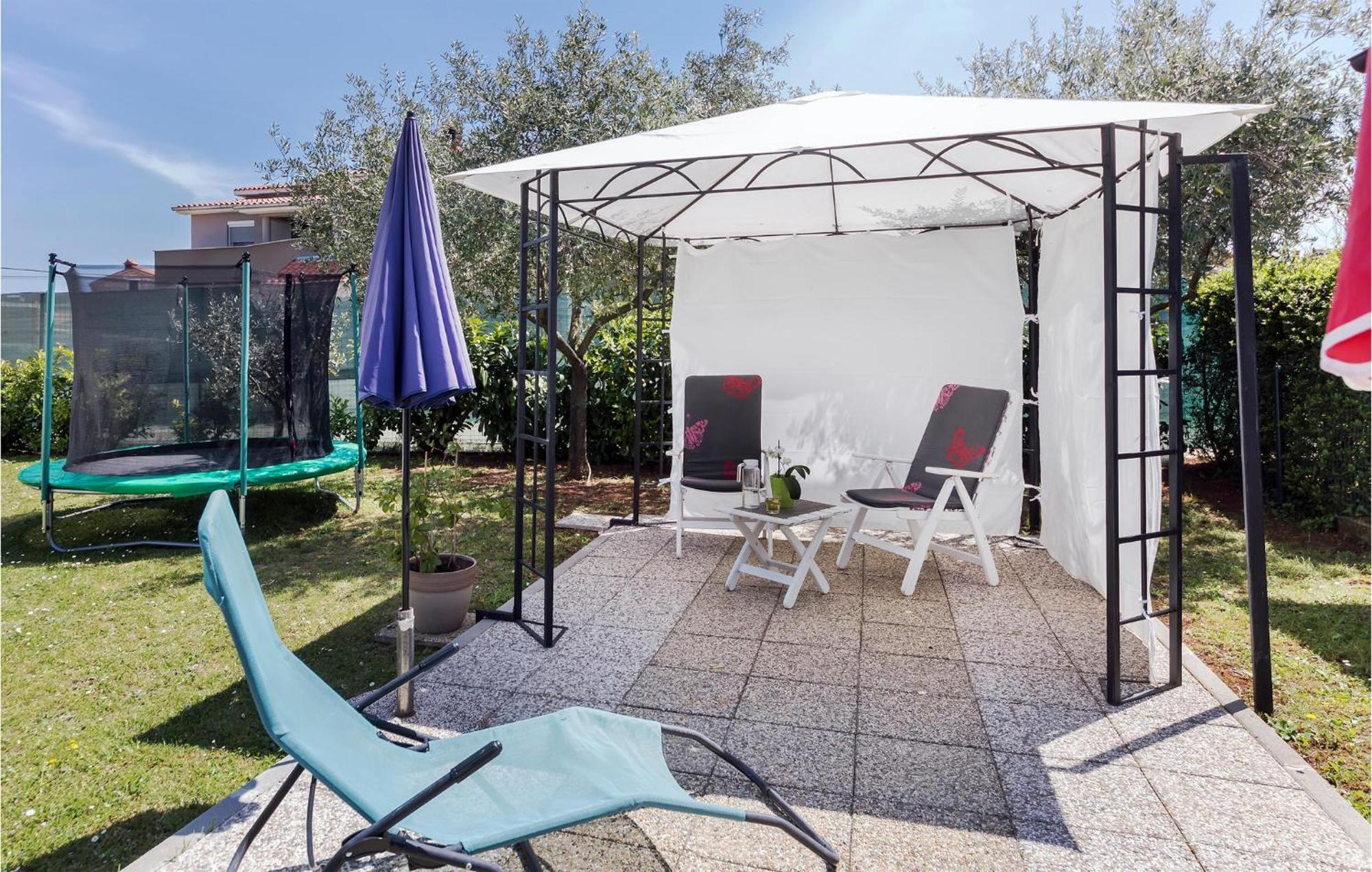 2 Bedroom Beautiful Apartment In Valtura Exteriér fotografie